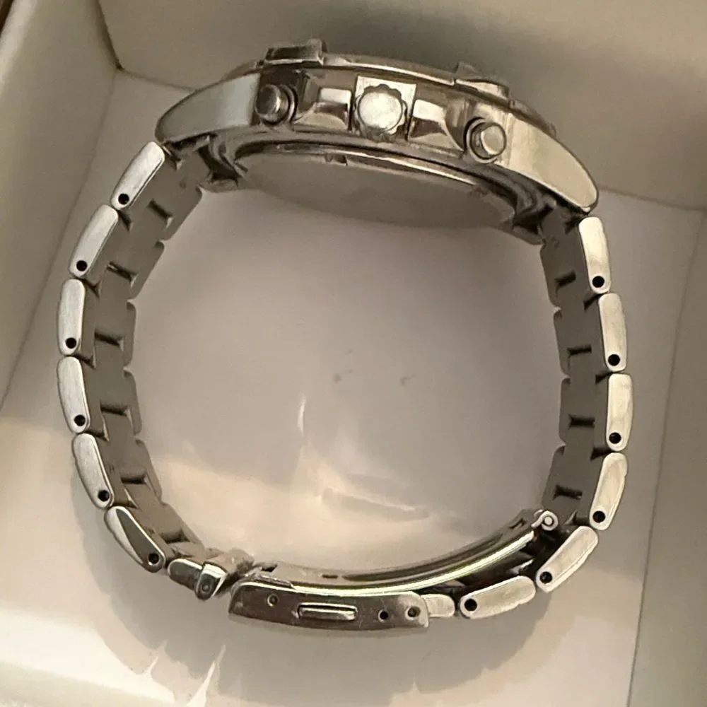 Seiko Solar Chronograph Men's Watch- stainless steel V172-OAJO